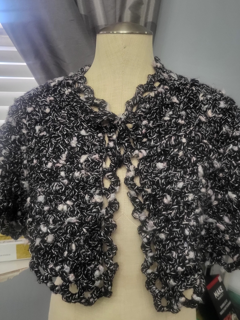 Black & White Cropped Open-Front Knit Capelet - Women